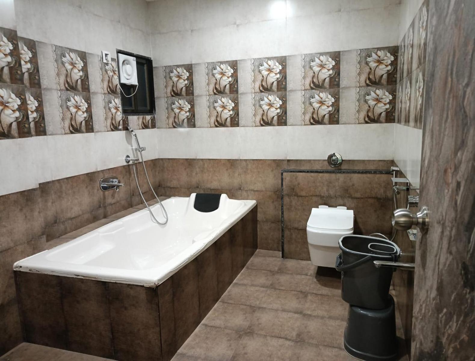 Hotel E Classico Bhavnagar Buitenkant foto