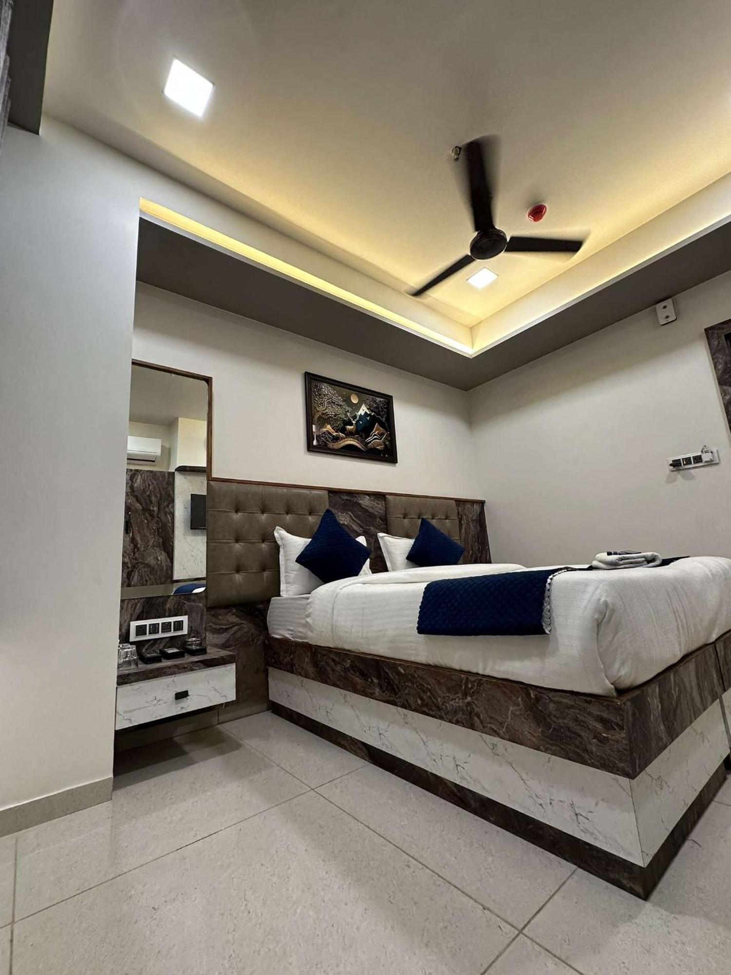 Hotel E Classico Bhavnagar Buitenkant foto